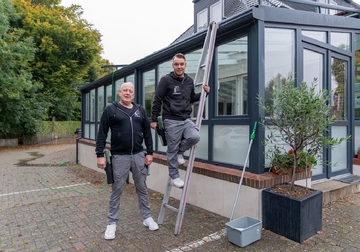 Dombo`s Glasreinigung - Reinigungsdienste - Firmenwagen